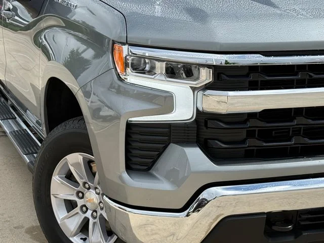 2026 Chevrolet Silverado 1500 - Image 3