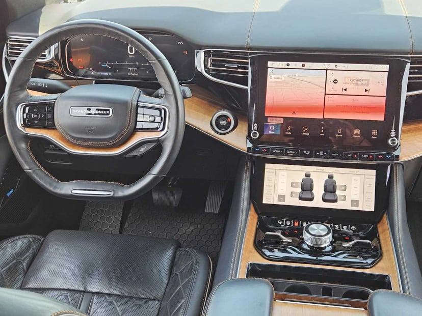 2022 Jeep Grand Wagoneer - Image 25