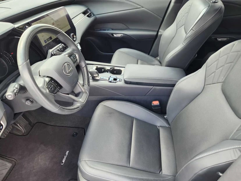 2023 Lexus RX 350 - Image 12