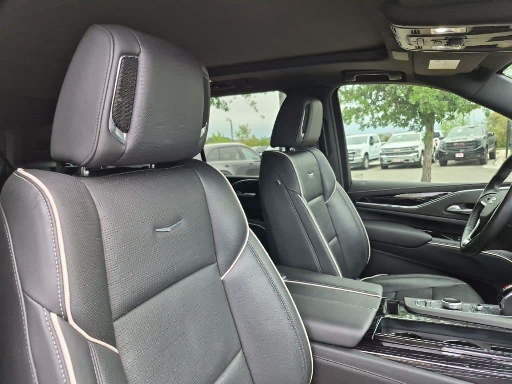 2022 Cadillac Escalade - Image 15