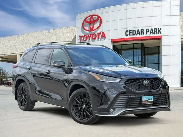 2023 Toyota Highlander - Image 1