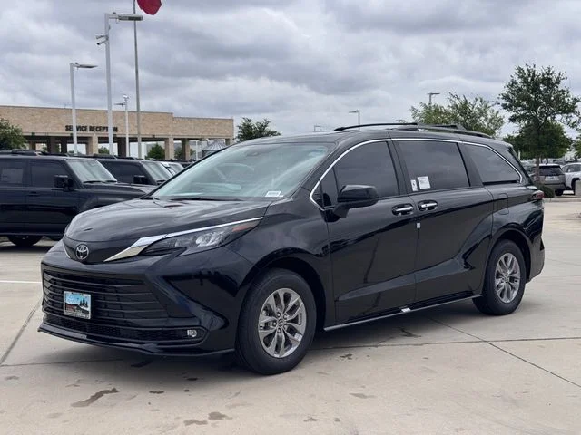 2026 Toyota Sienna - Image 8