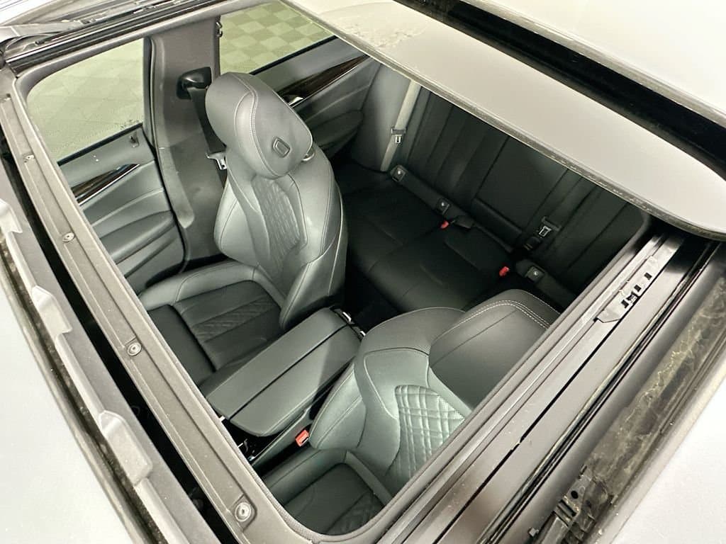 2023 BMW 5 Series - Image 22