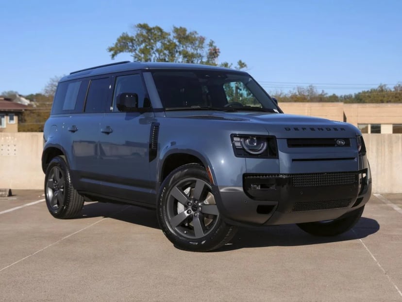 2026 Land Rover Defender 110 - Image 12