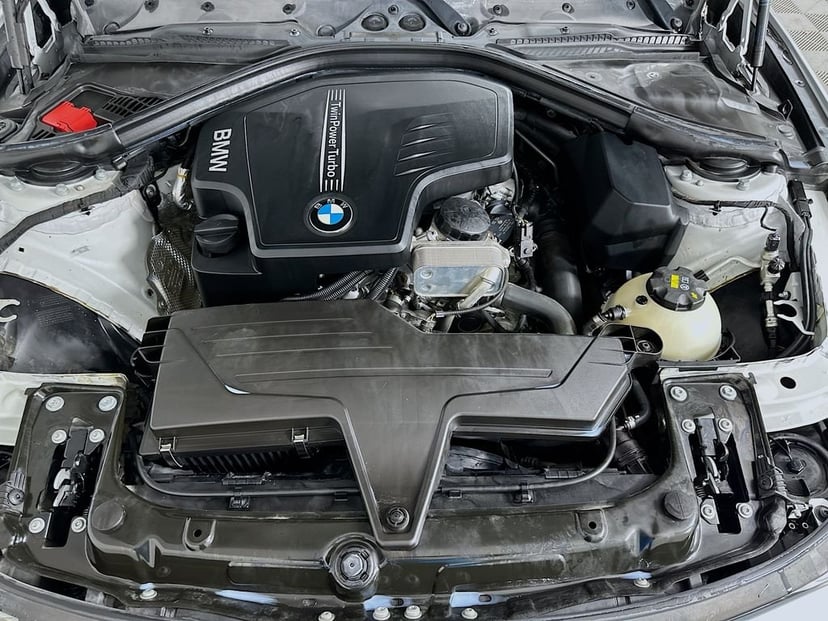 2016 BMW 3 Series - Image 30