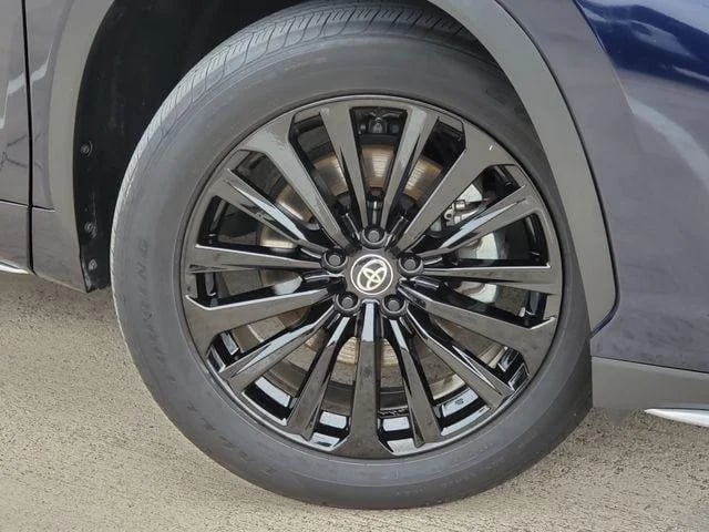 2025 Toyota Highlander - Image 30