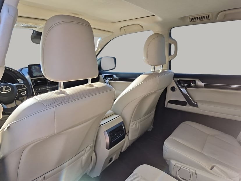 2023 Lexus GX - Image 18