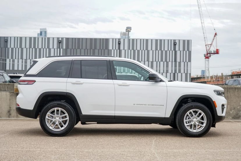 2025 Jeep Grand Cherokee - Image 11