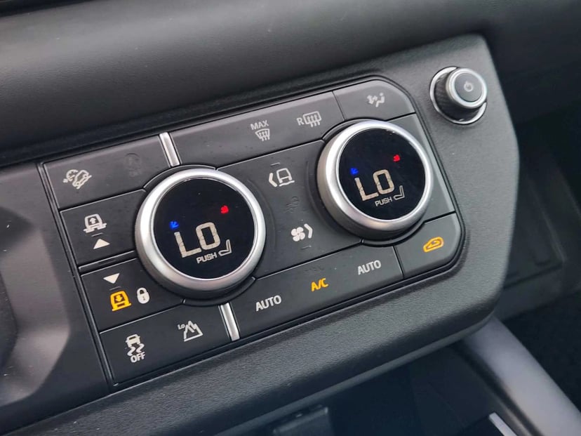 2024 Land Rover Defender - Image 18
