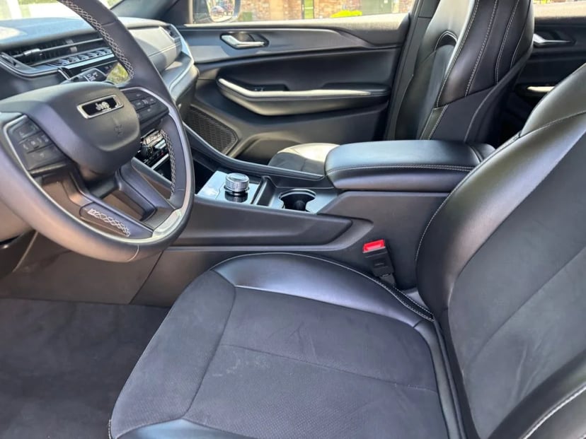 2024 Jeep Grand Cherokee - Image 3