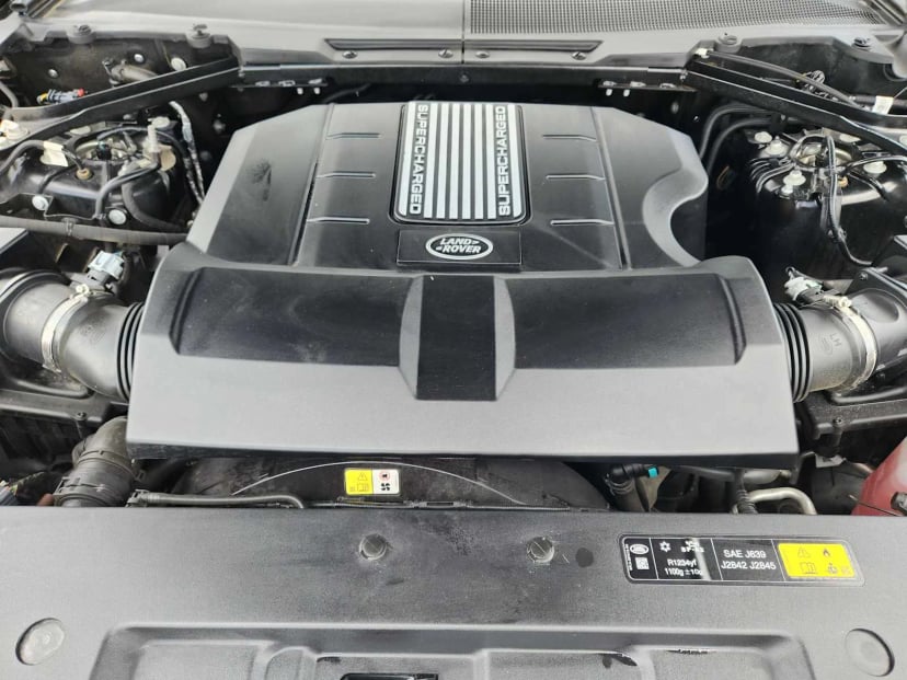 2024 Land Rover Defender - Image 32