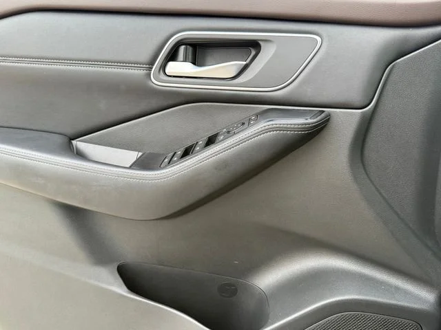 2021 Nissan Rogue - Image 19