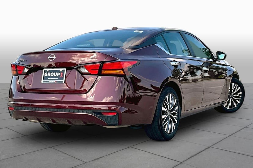 2025 Nissan Altima - Image 13