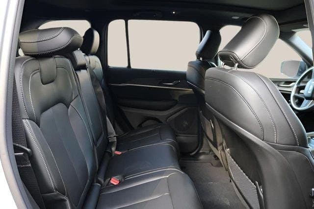 2025 Jeep Grand Cherokee - Image 15