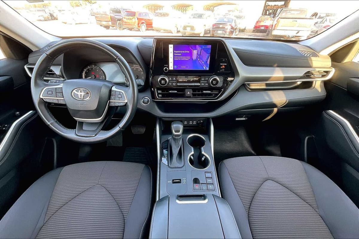 2023 Toyota Highlander - Image 14