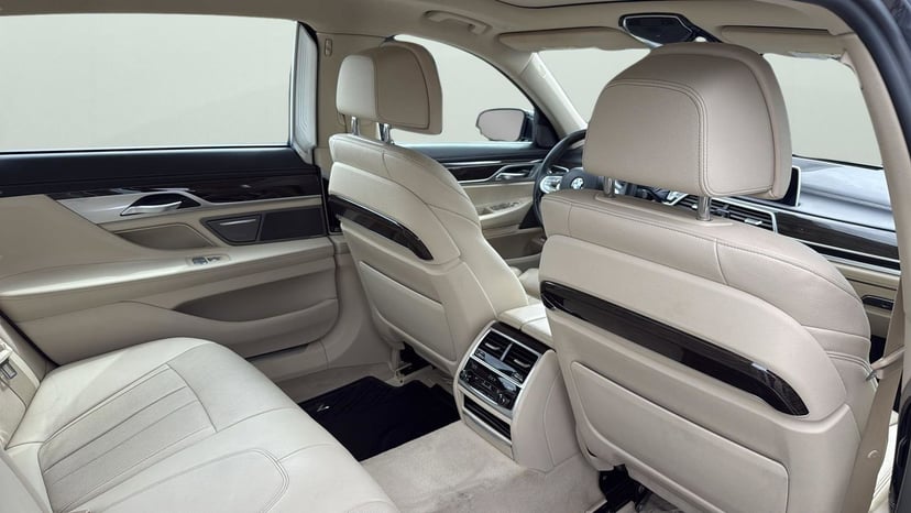 2019 BMW 7 Series - Image 29