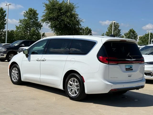 2024 Chrysler Pacifica - Image 4
