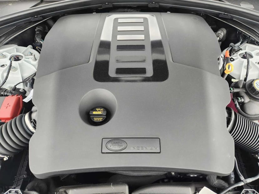 2026 LAND ROVER Range Rover Velar - Image 32