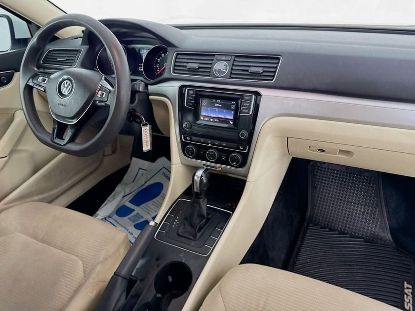 2017 Volkswagen Passat - Image 33