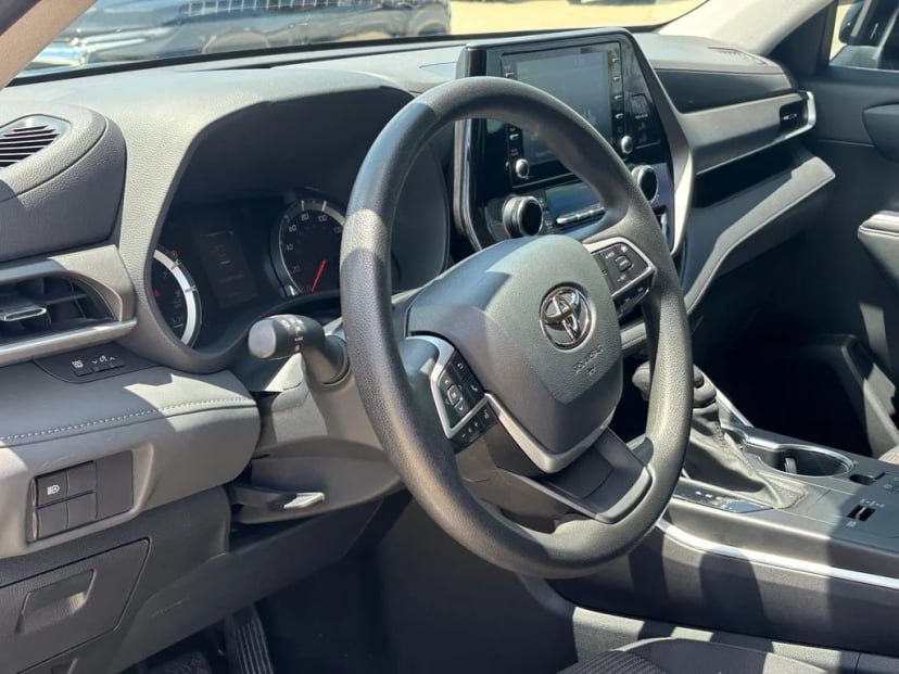 2022 Toyota Highlander - Image 6