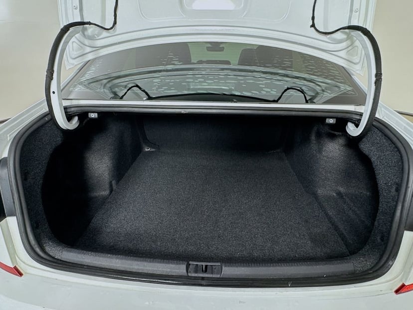 2022 Volkswagen Passat - Image 31