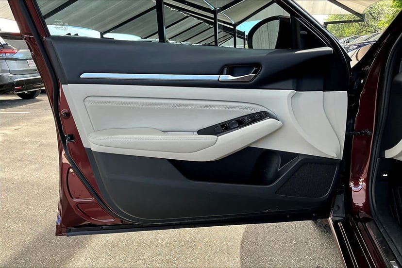 2023 Nissan Altima - Image 22