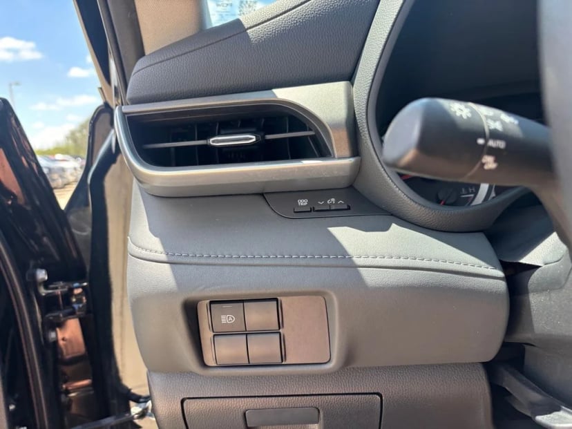 2022 Toyota Highlander - Image 20