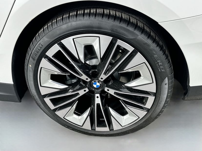 2026 BMW 5 Series - Image 23