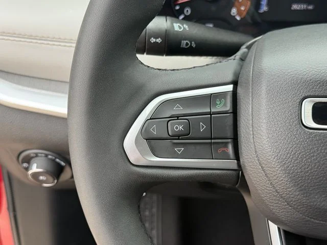 2025 Jeep Compass - Image 12
