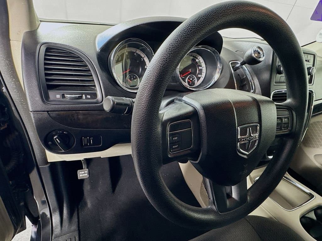 2012 DODGE Grand - Image 12