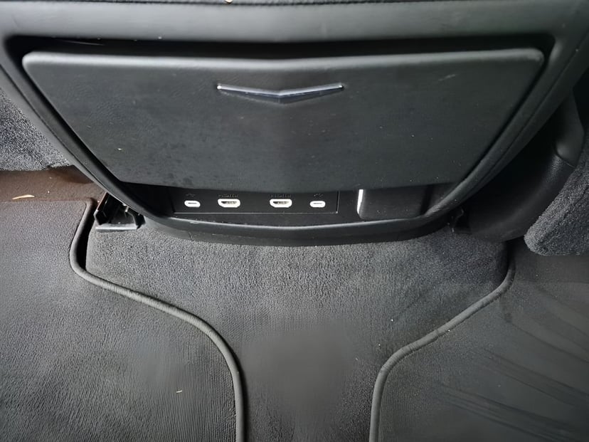 2021 Cadillac Escalade - Image 23
