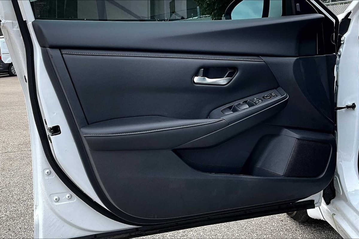 2025 Nissan Sentra - Image 13