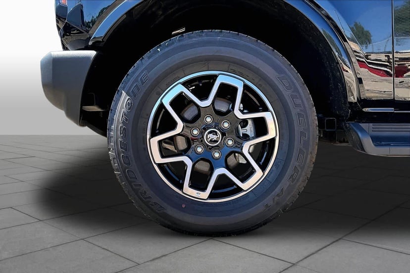 2025 Ford Bronco - Image 13