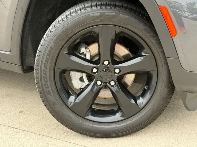 2024 Jeep Grand Cherokee - Image 2