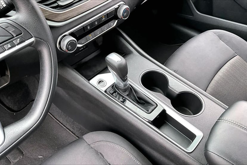 2025 Nissan Altima - Image 17