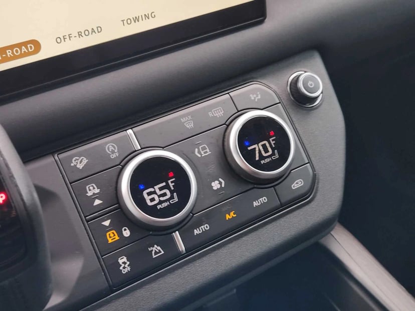2024 Land Rover Defender - Image 18