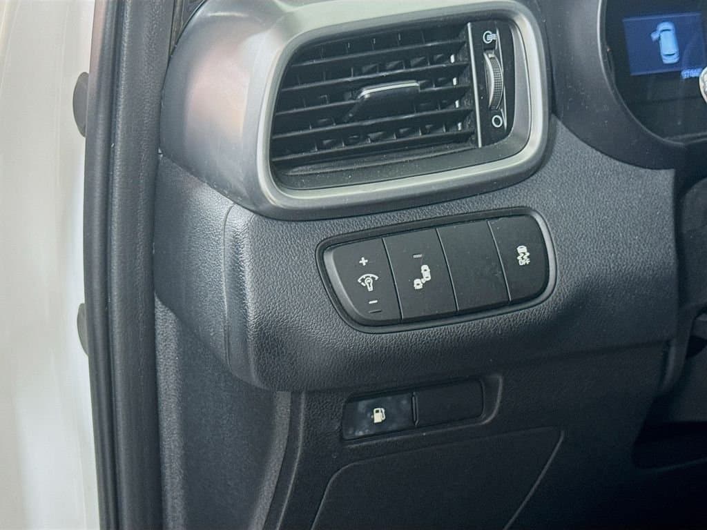 2019 KIA Sorento - Image 11