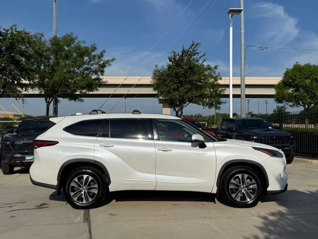 2021 Toyota Highlander - Image 4