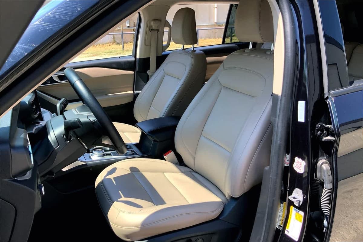 2023 Ford Explorer - Image 8