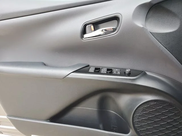 2019 Toyota Prius - Image 17