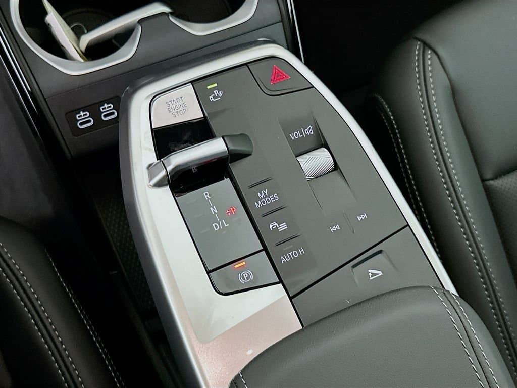 2025 BMW X1 - Image 15