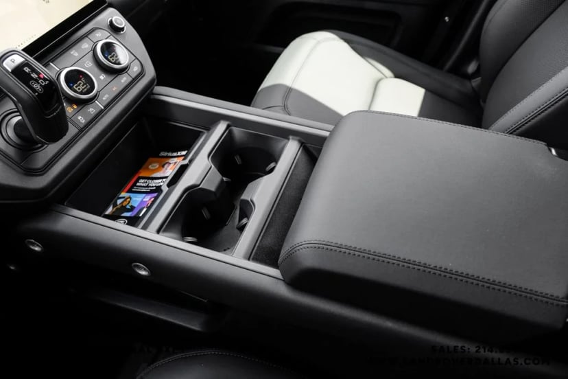 2026 Land Rover Defender 110 - Image 27
