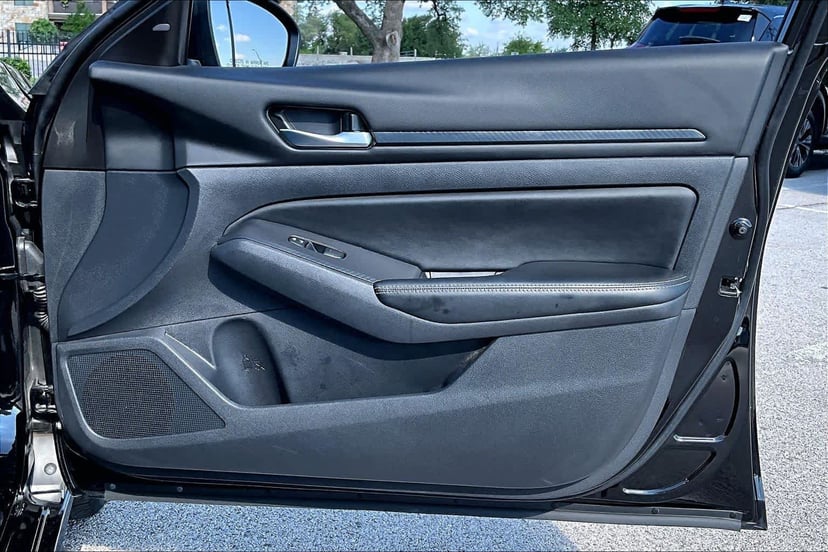 2025 Nissan Altima - Image 23