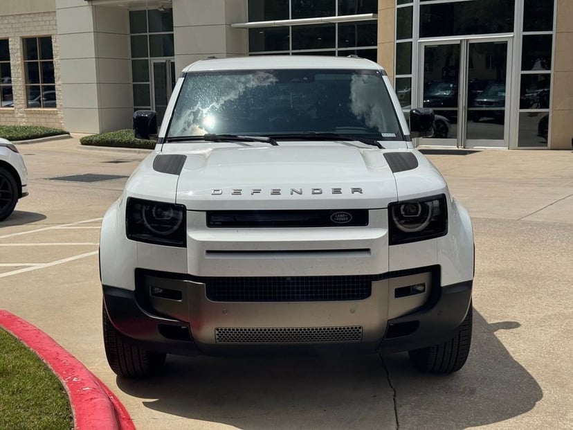 2026 Land Rover Defender 130 - Image 3