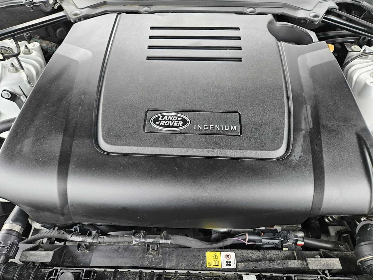 2025 Land Rover Discovery - Image 30