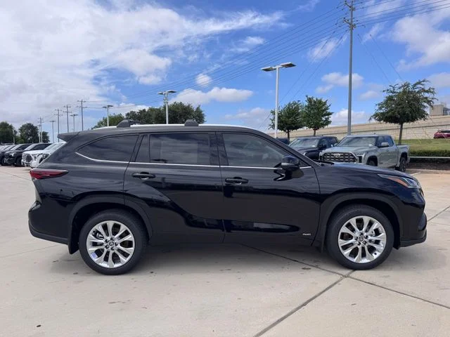 2026 Toyota Highlander Hybrid - Image 4