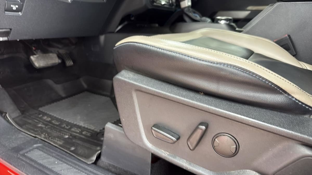 2023 Ford Bronco - Image 11