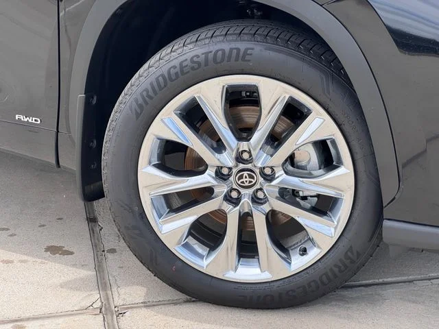 2026 Toyota Highlander Hybrid - Image 2