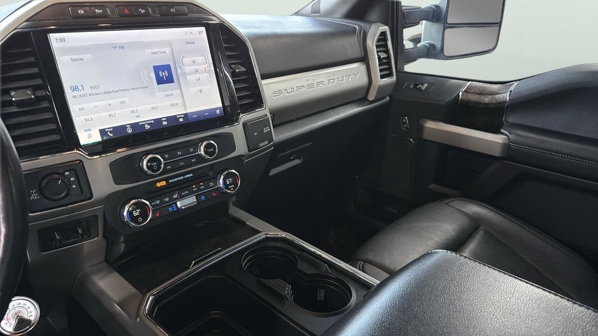 2022 Ford F-350SD - Image 17