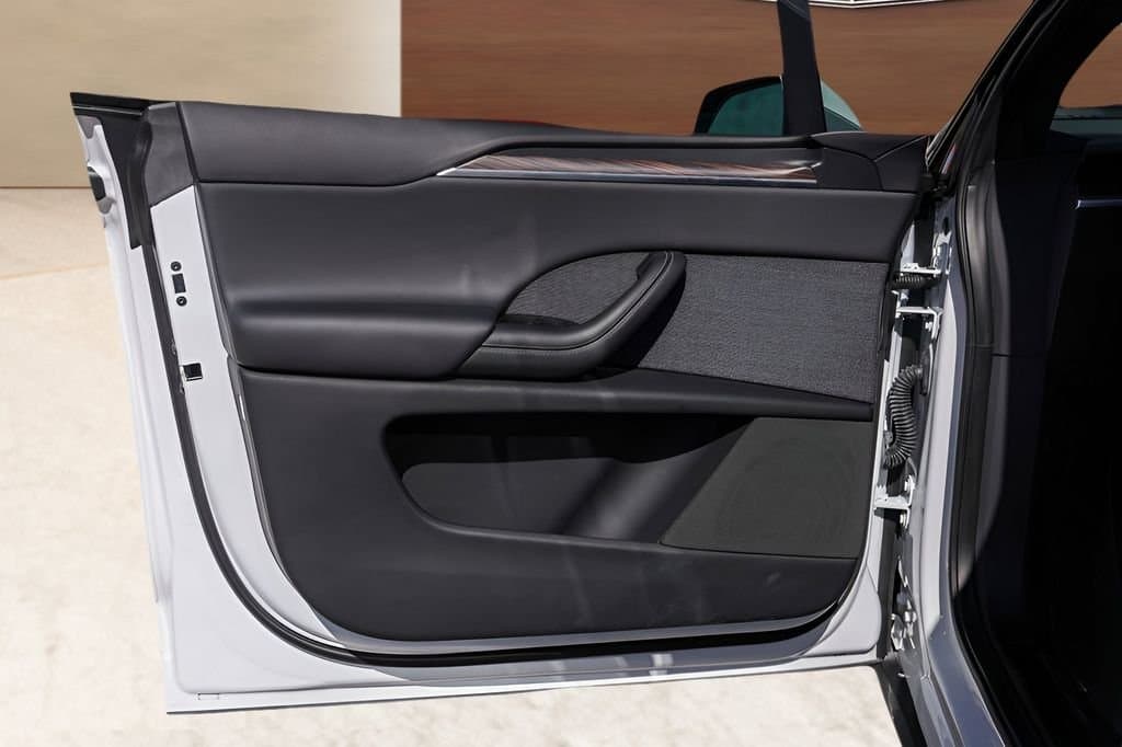 2023 Tesla Model X - Image 19